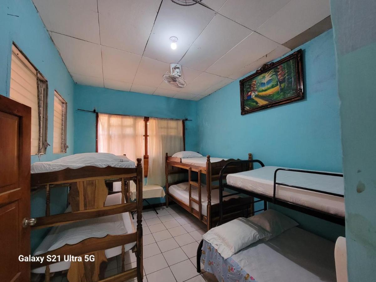 Hostel Rossy 산 후안 델 수르 외부 사진