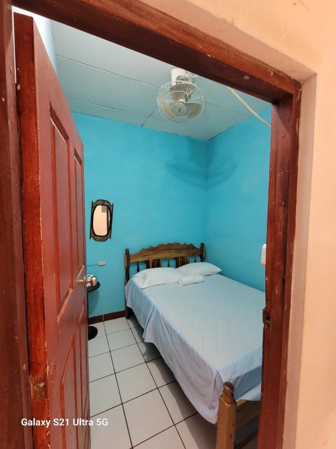 Hostel Rossy 산 후안 델 수르 외부 사진