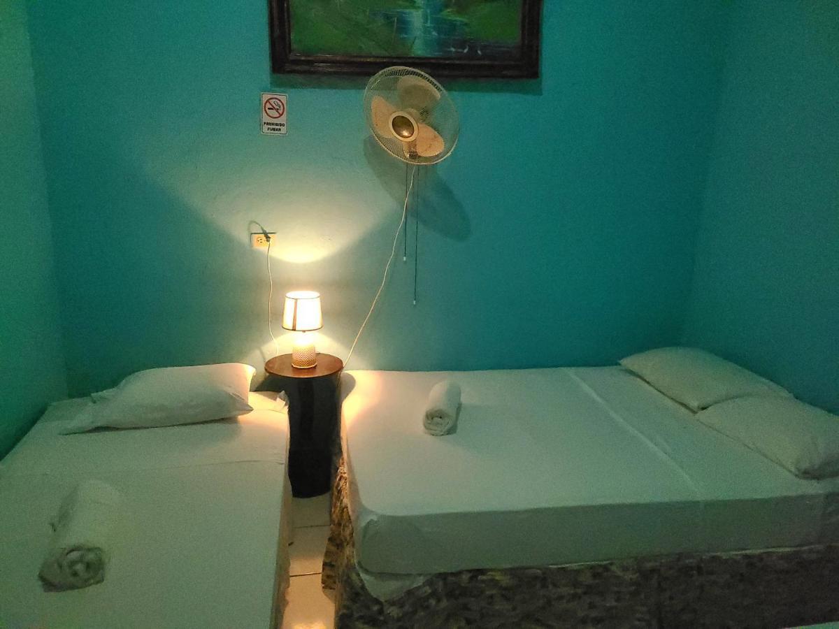 Hostel Rossy 산 후안 델 수르 외부 사진