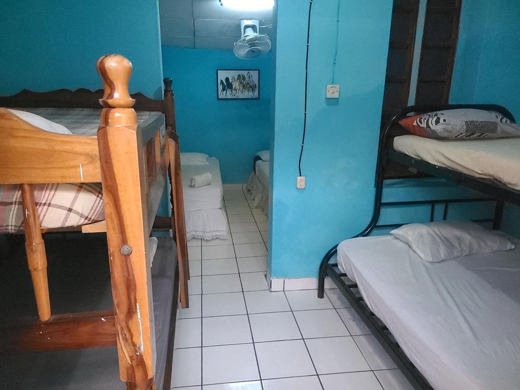 Hostel Rossy 산 후안 델 수르 외부 사진